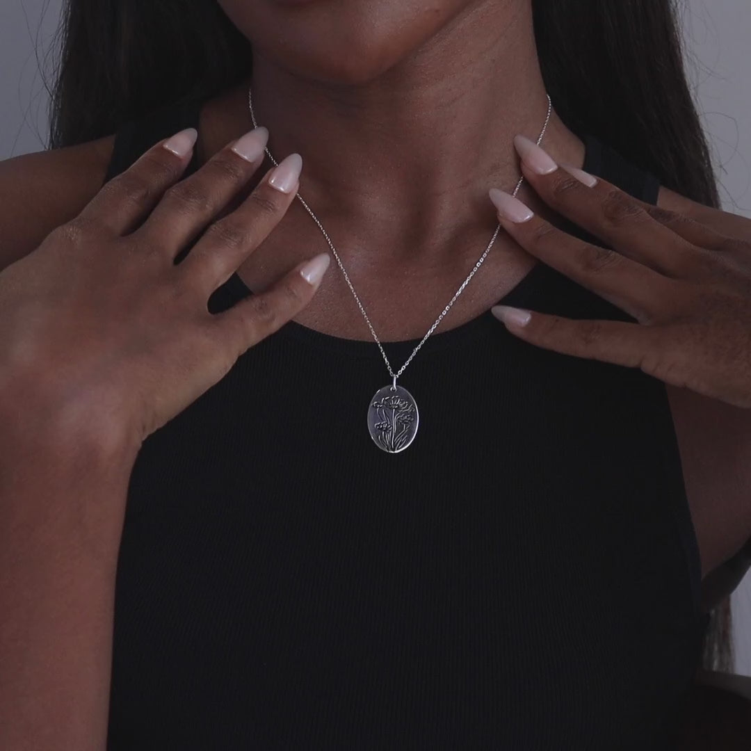 Collar de flores ovaladas