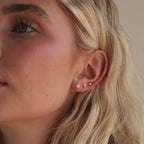 Clous d'oreilles à dos plat en forme de larme d'opale en or 18 carats