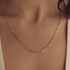 Collier avec mini nom et pierre de naissance