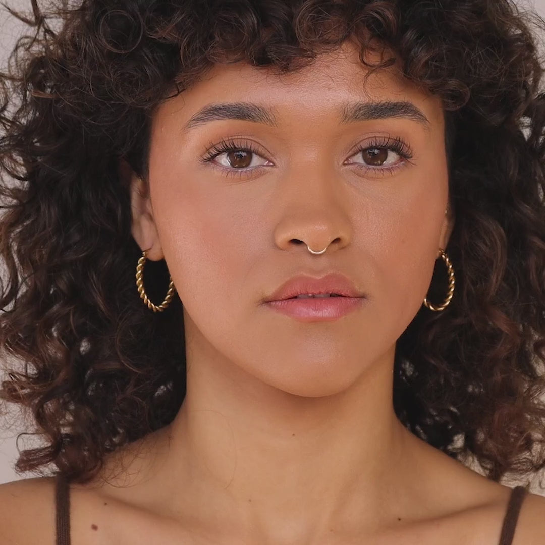 Aros retorcidos atrevidos