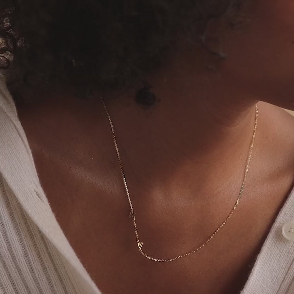 Collier coeur initial latéral