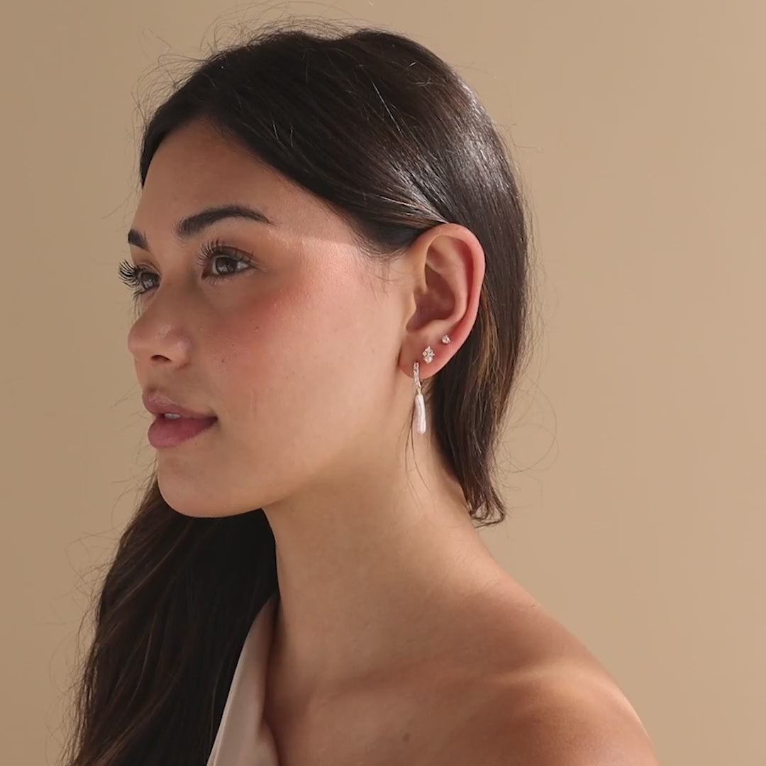 Huggies con pavé de perlas barrocas