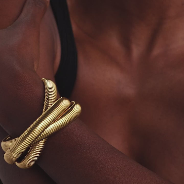 Ribbed Infinity Bangle