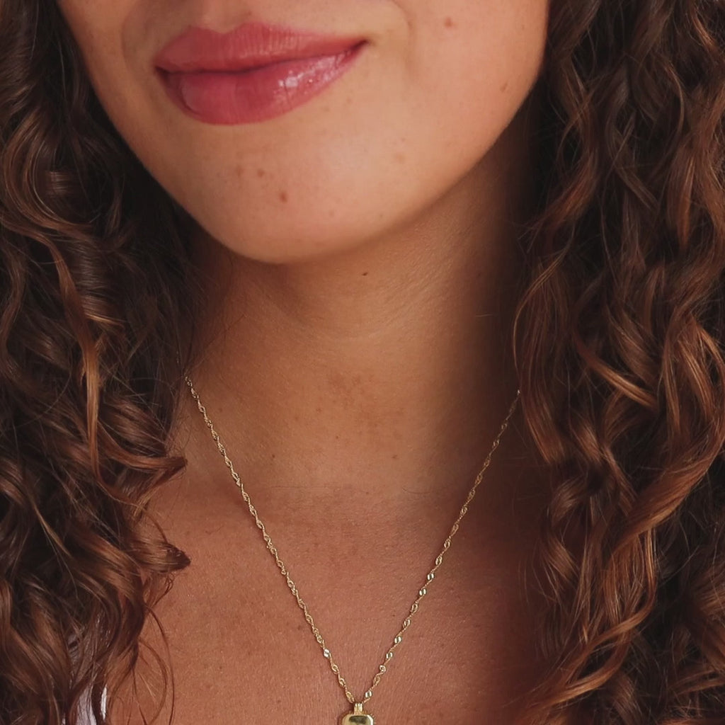 Collar con inicial acanalada Newsletter