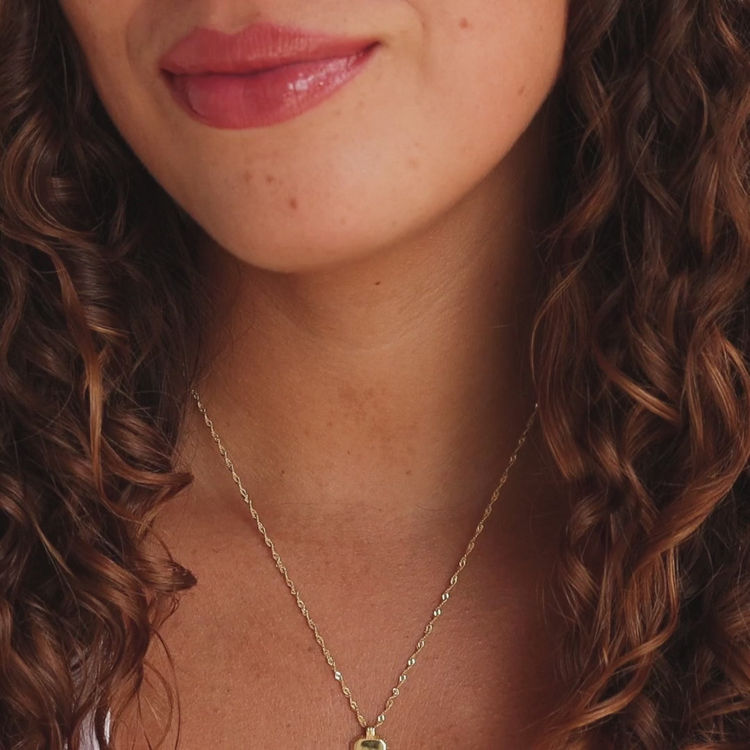 Collar con inicial acanalada Newsletter