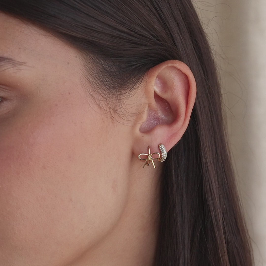 Classic Ribbon Bow Huggies