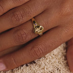 Chevalière avec pierre de naissance initiale