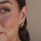 Abrazos de piedra lunar transparente