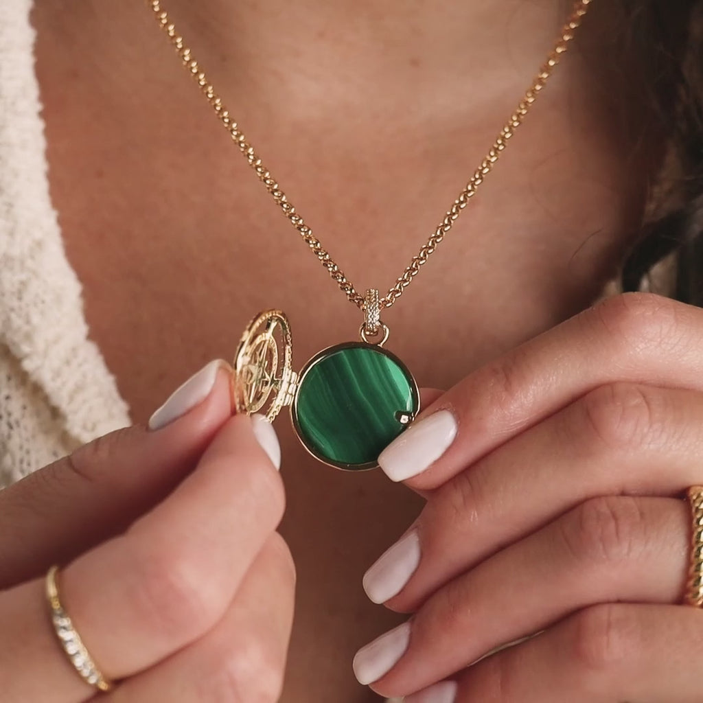 Collier médaillon boussole en malachite