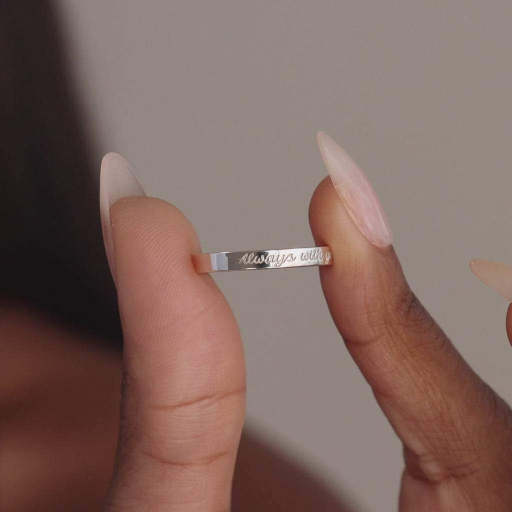 Anillo con mensaje fino Ann 