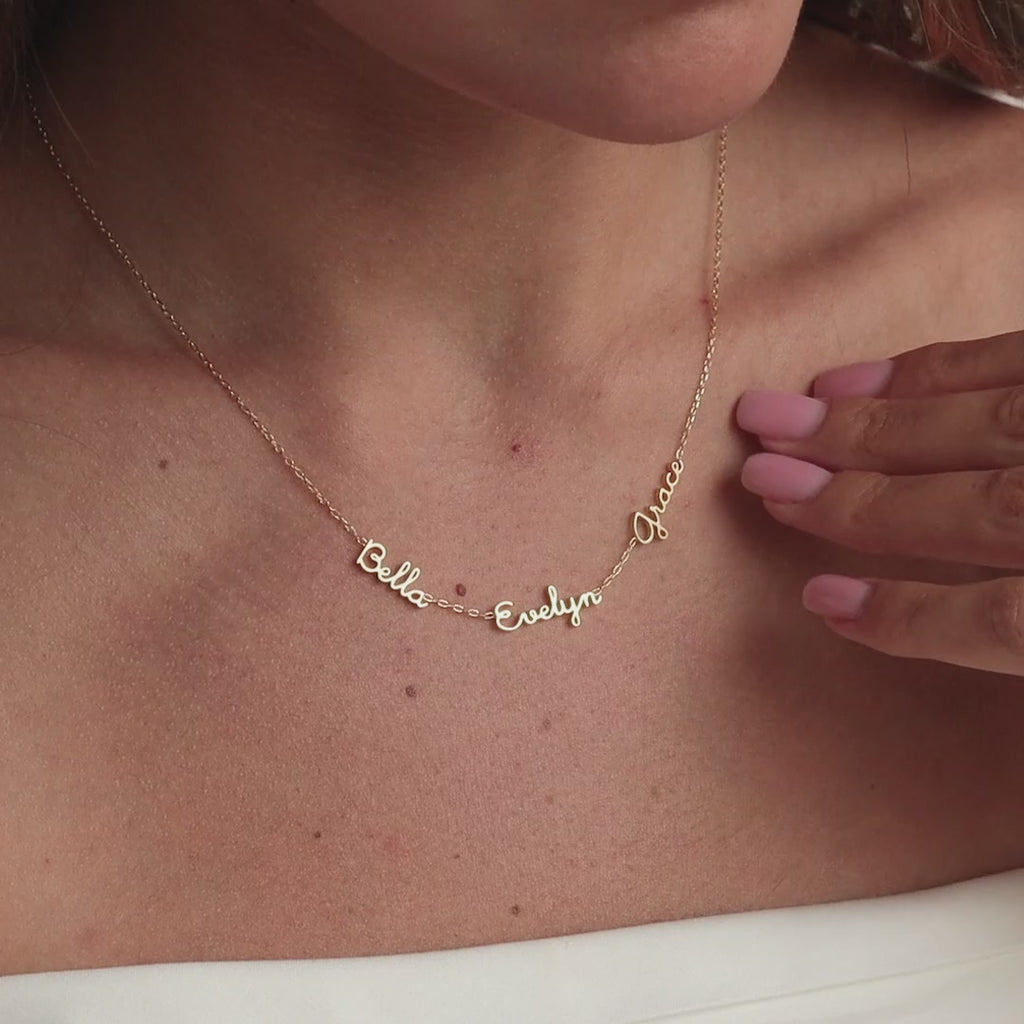 Collar pequeño y delicado con varios nombres 