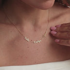 Collar pequeño y delicado con varios nombres 