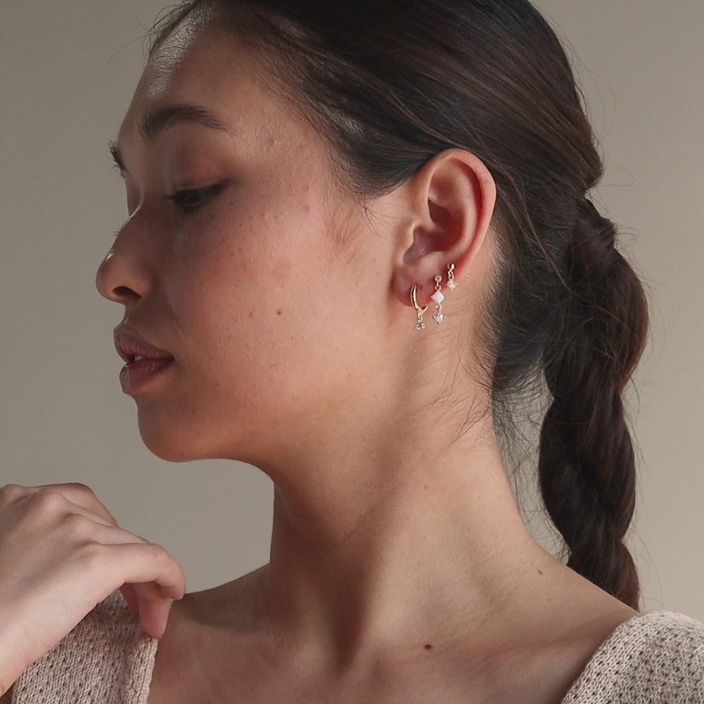 Clous d'oreilles en opale et diamant