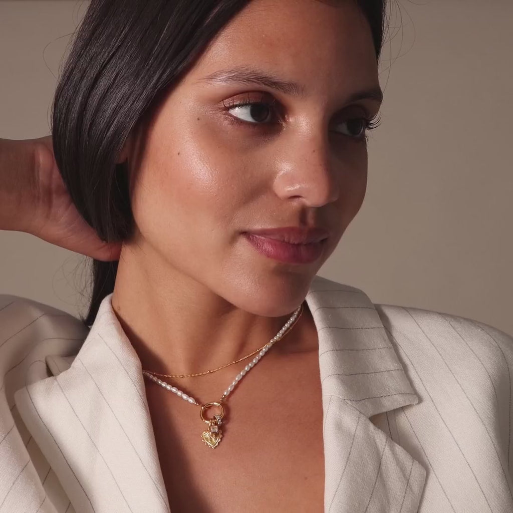 Pearl Chain Clasp Necklace in 18K Gold