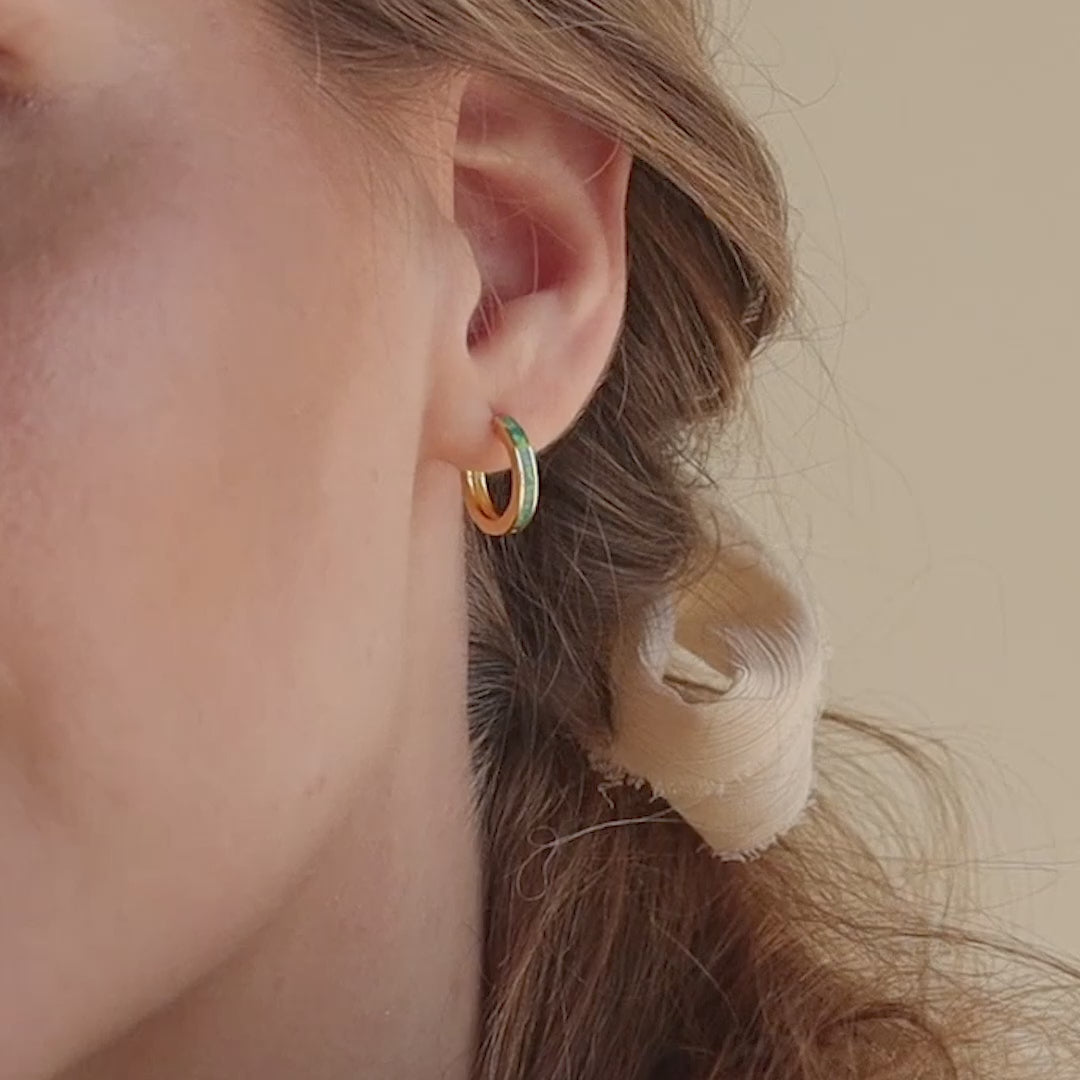 Cerceaux incrustés d'opale verte