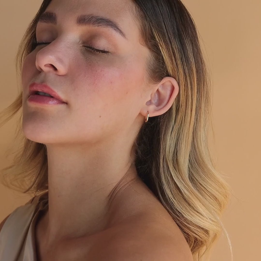 Small Bold Hoops in 18K Gold