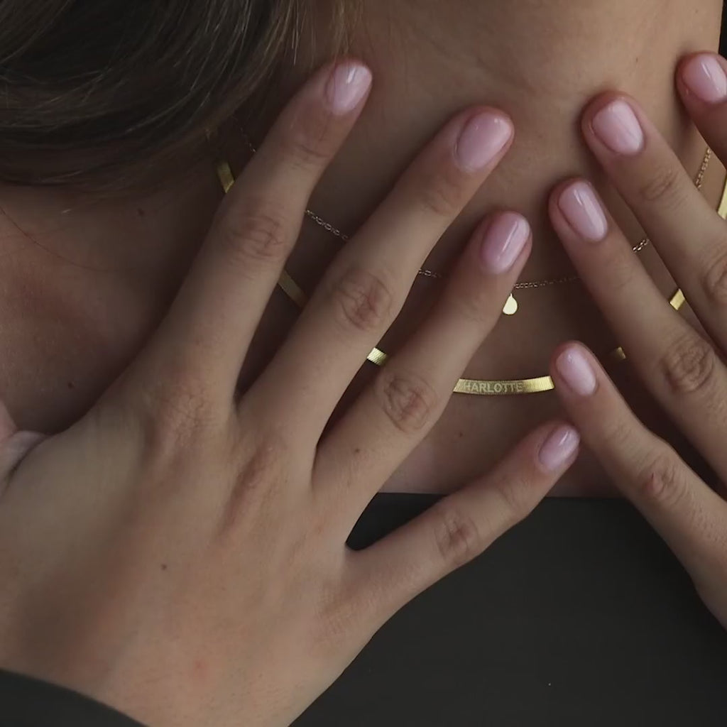 Collar de piedra de nacimiento inicial