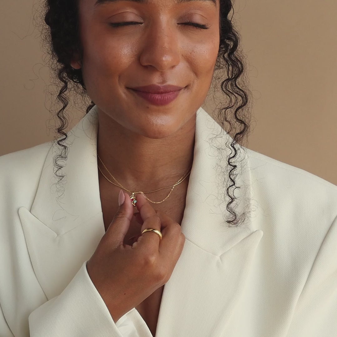 Collier avec pierre de naissance et empreinte de pas