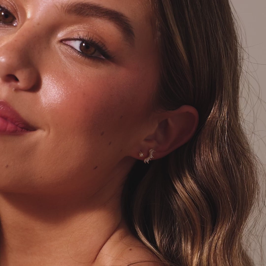 Baby Venus Flatback Studs in 18K Gold