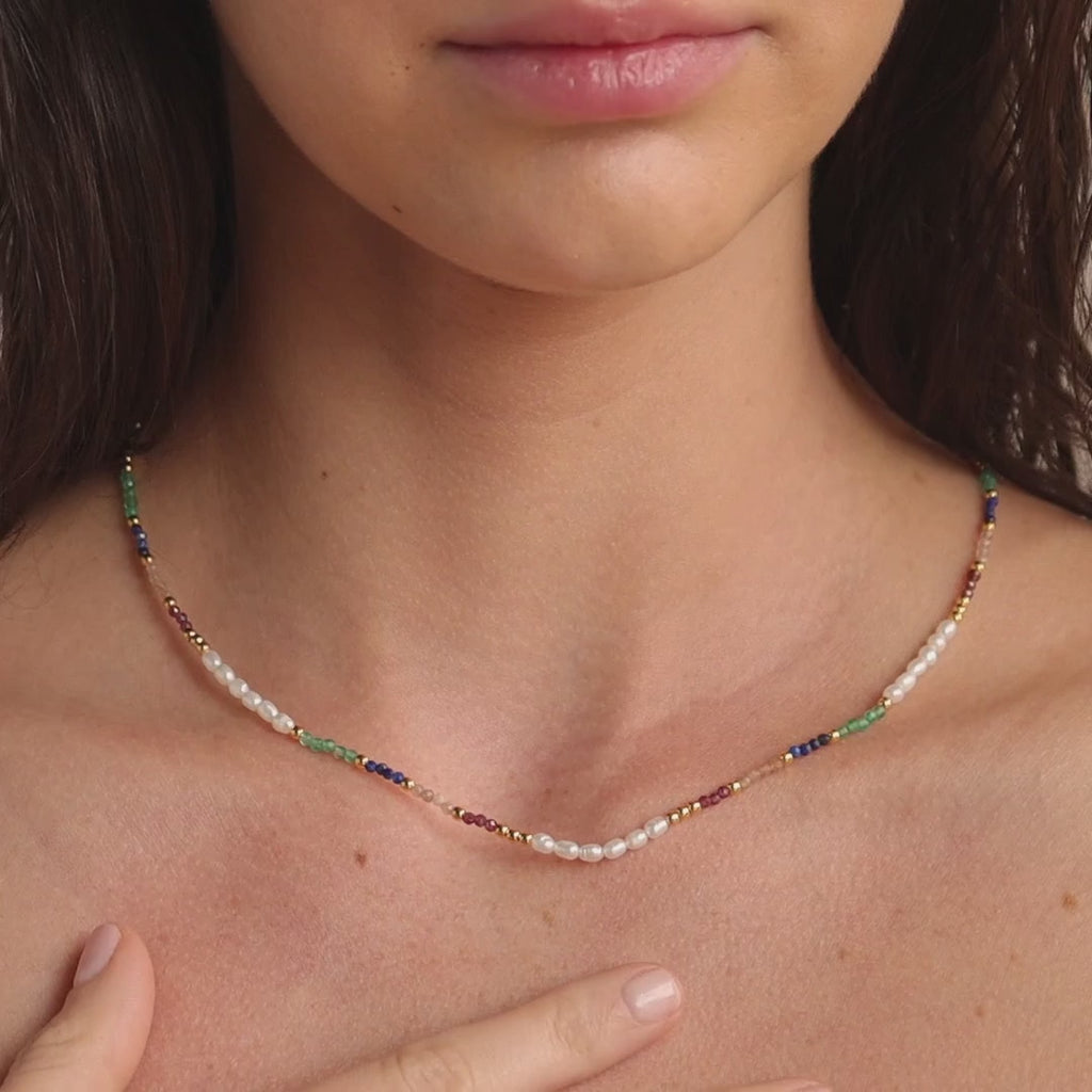 Collar con cuentas de arcoíris de Oasis