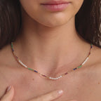 Collar con cuentas de arcoíris de Oasis