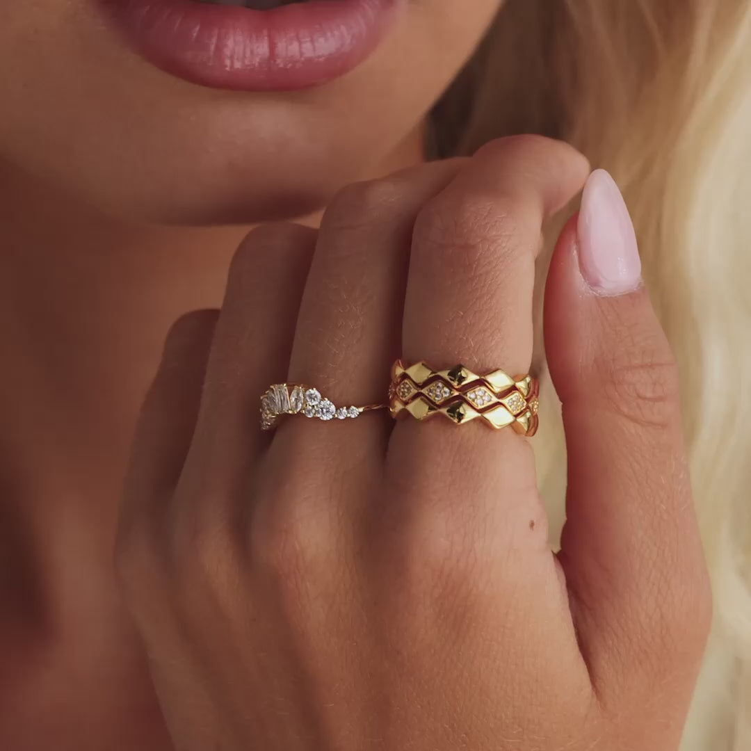 Diamond Curve Cluster Ring