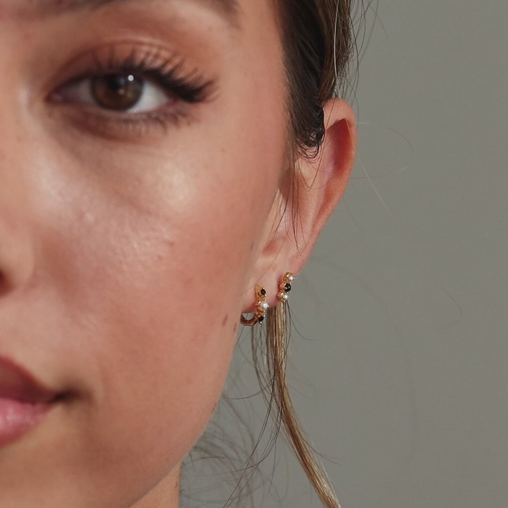 Huggies de perlas y ónix