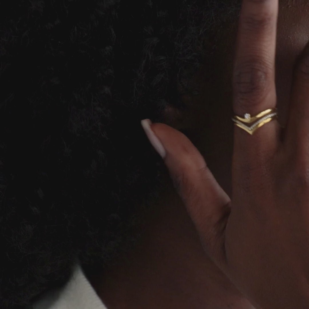 Alexandrite Drop Curve Ring