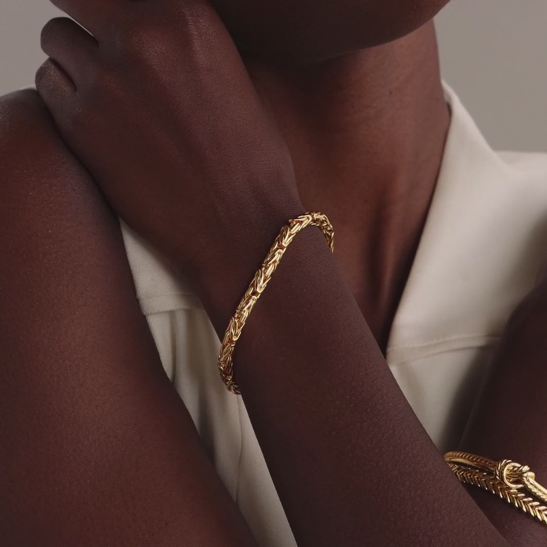 Byzantine Link Chain Bracelet in 18K Gold | Caitlyn Minimalist