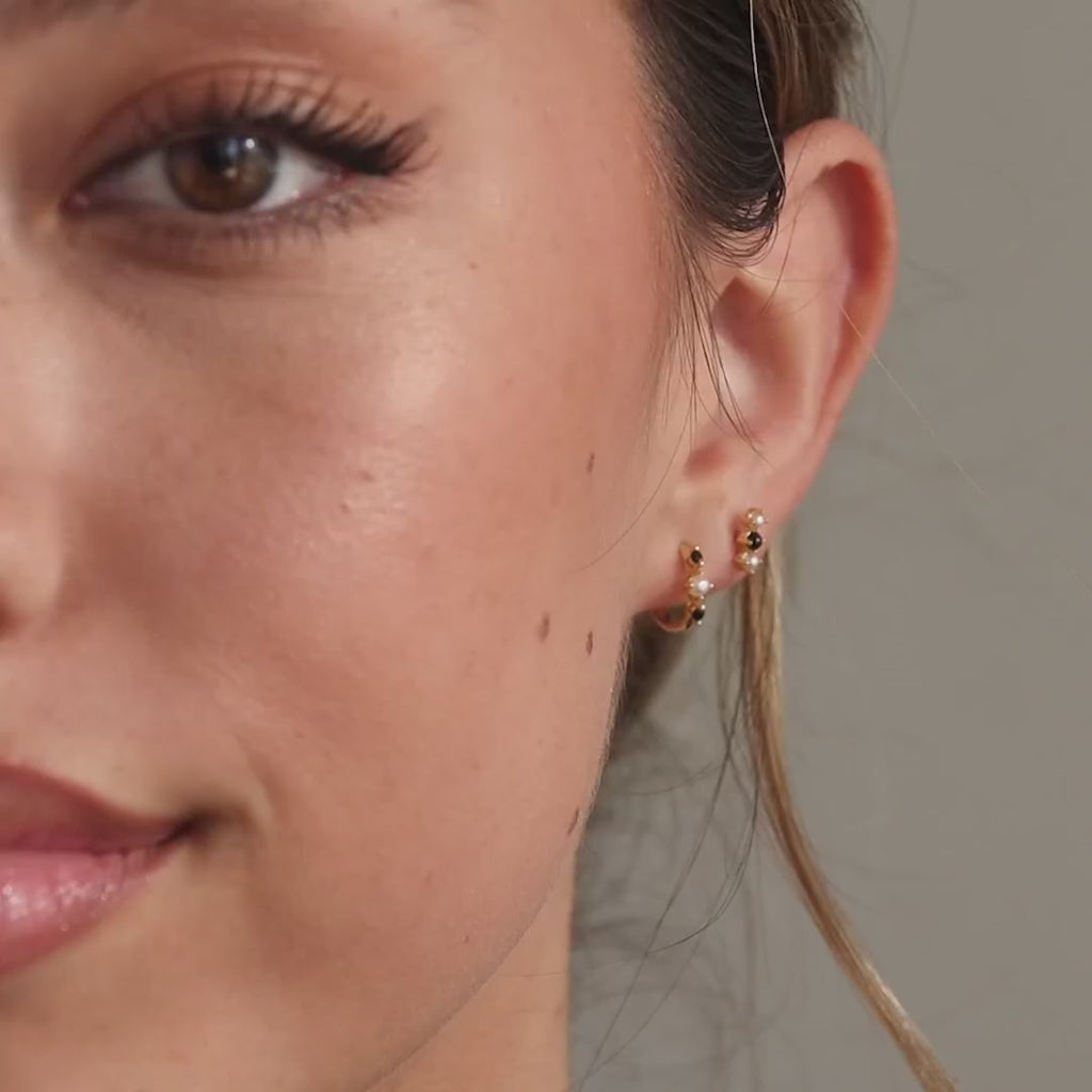 Tiny Onyx Pearl Bar Studs