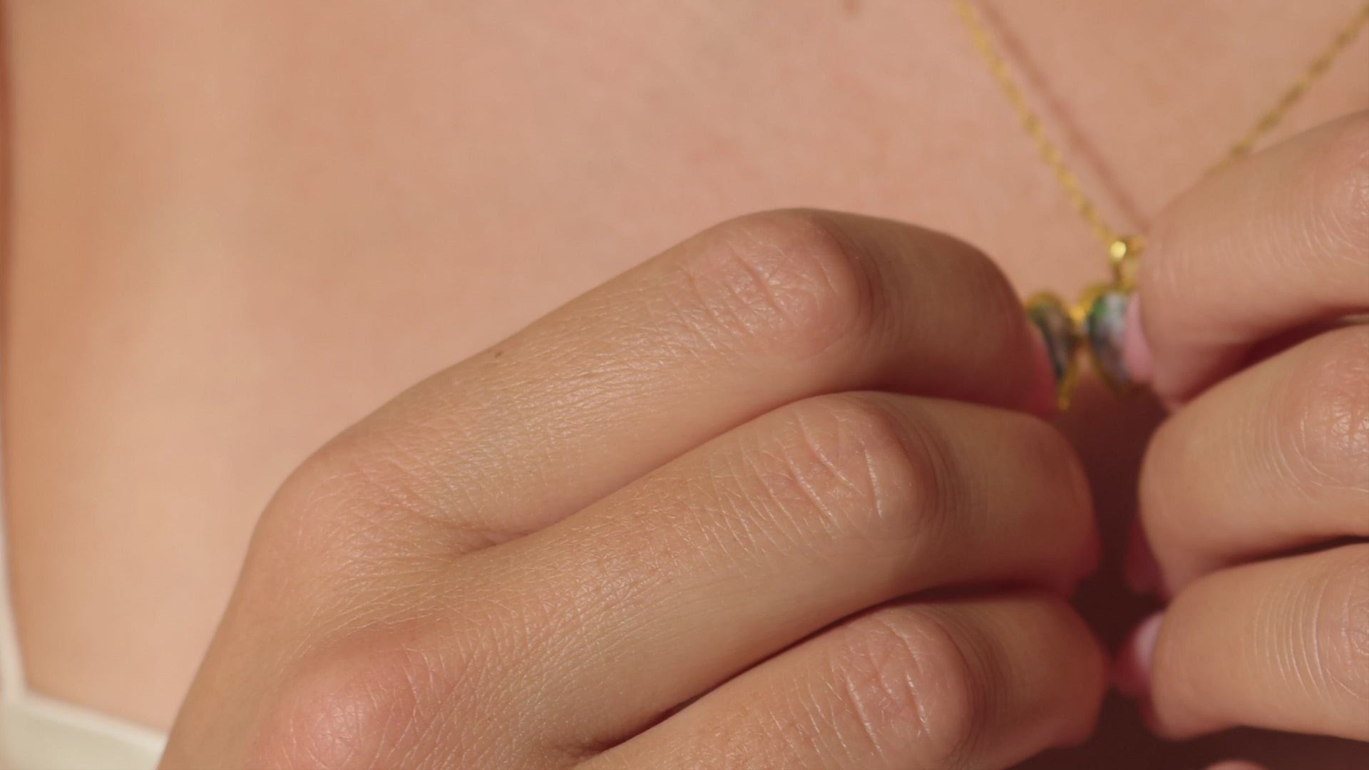 Collares con medallón de amor sin fin 