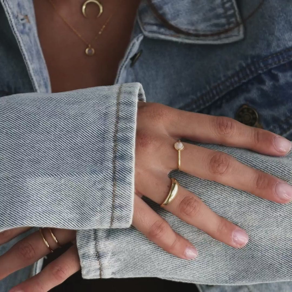 Bague délicate en pierre de lune ronde