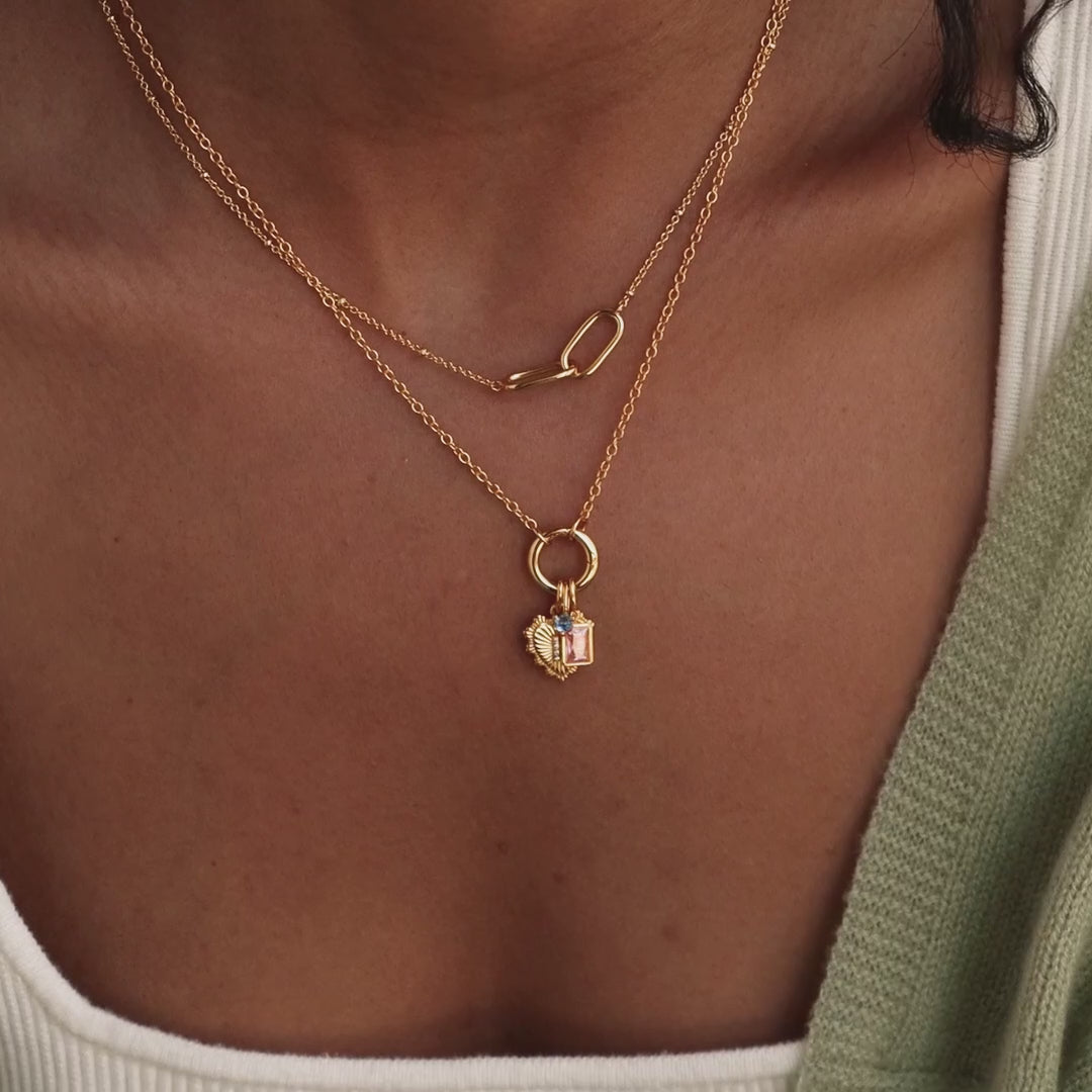 Cable Circle Charm Necklace in 18K Gold