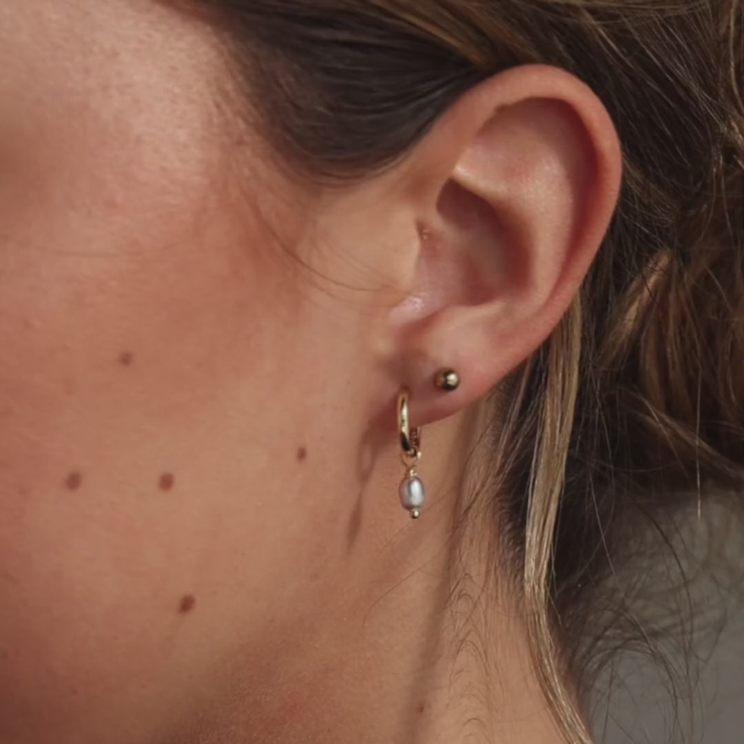 Huggies colgantes de perlas ahumadas