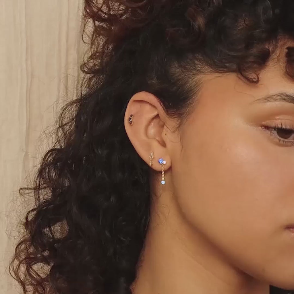 Aretes colgantes con diamantes y zafiro