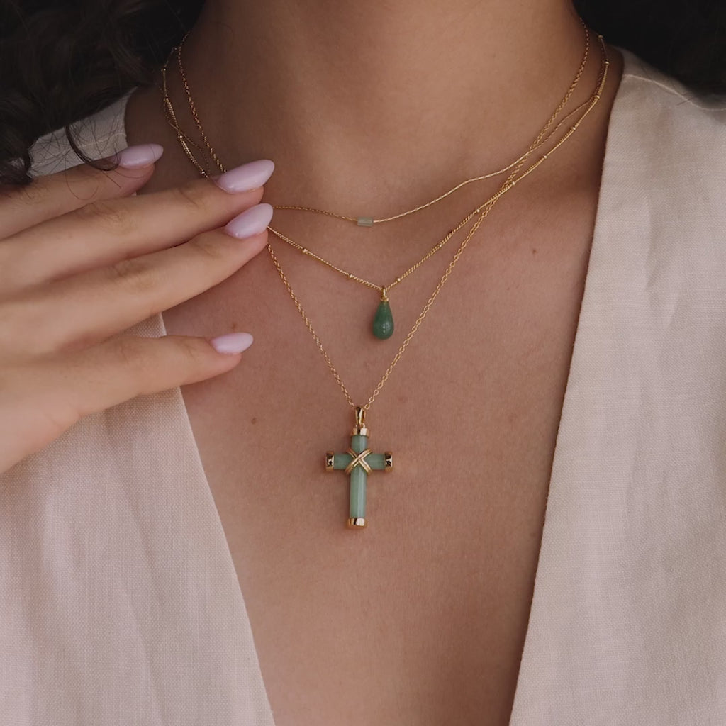 Collier croix de jade en or 18 carats