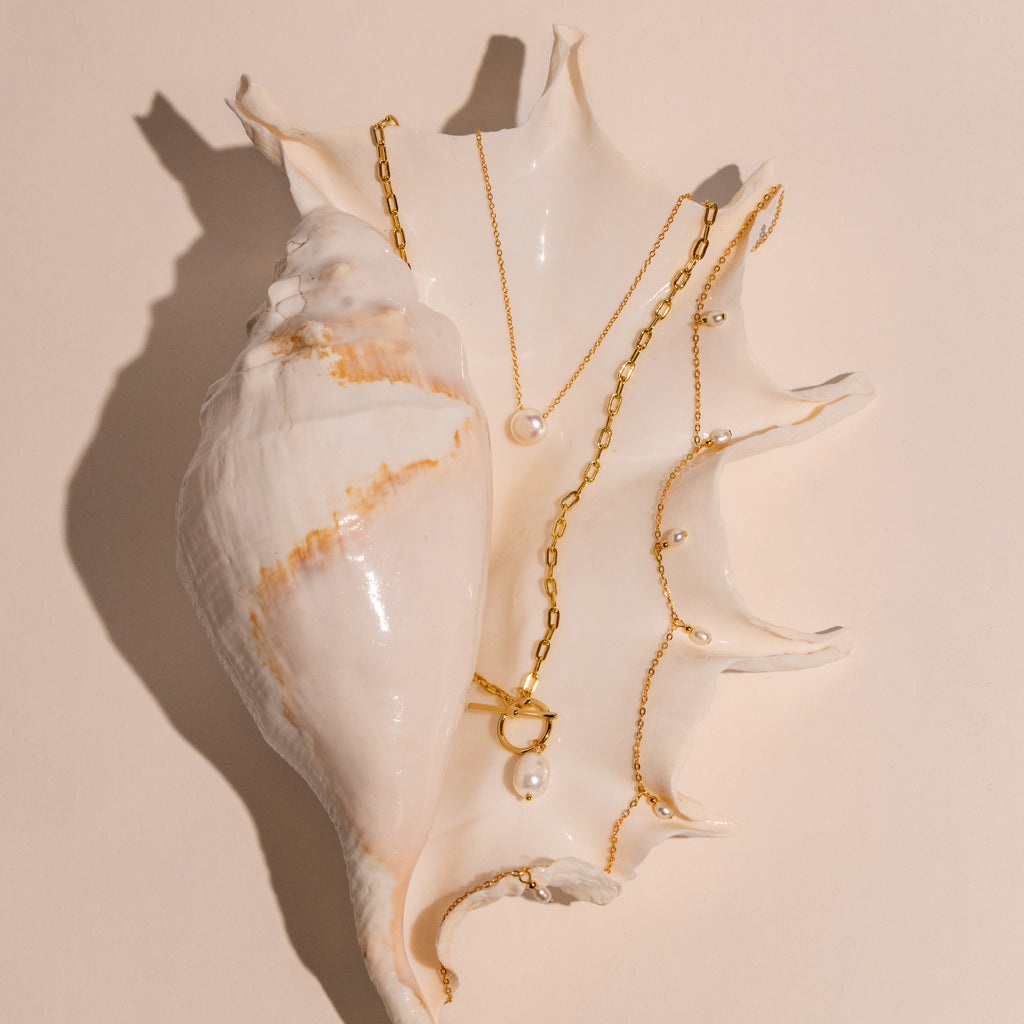 Paperclip Pearl Toggle Necklace