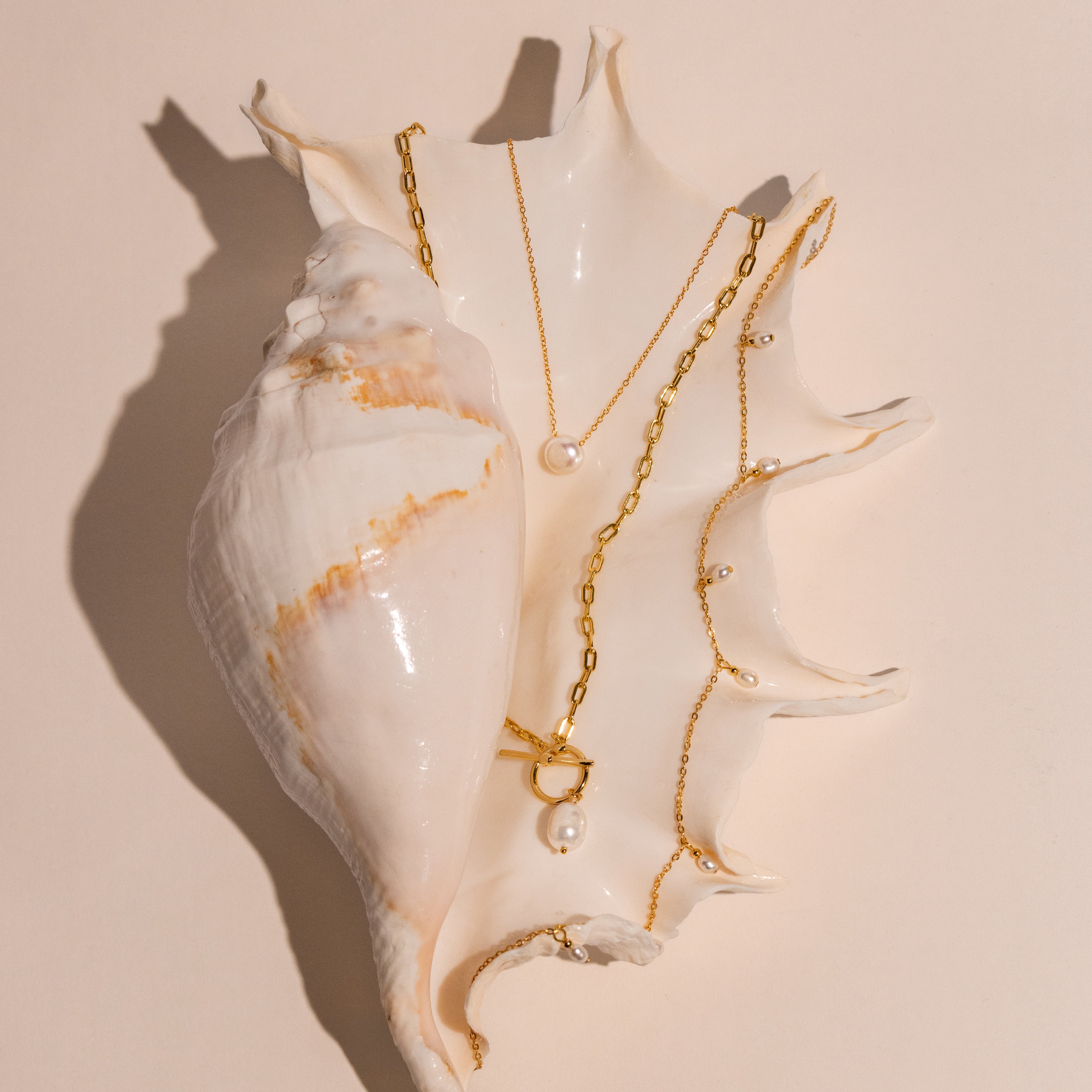 Paperclip Pearl Toggle Necklace