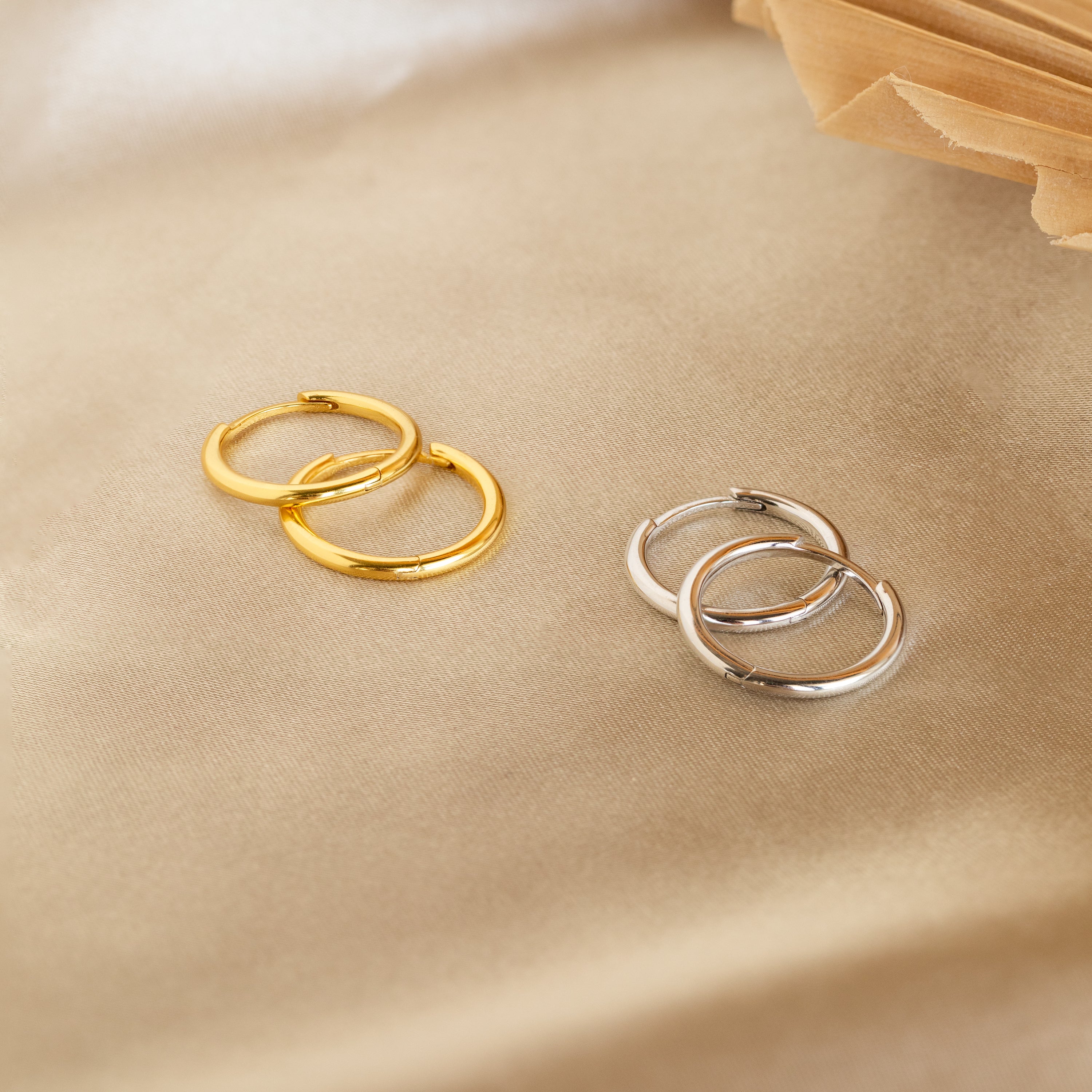 The Medium Bold Hoops in Sterling Silver are lightweight earrings ideal for everyday wear, adding a stylish touch to any outfit.