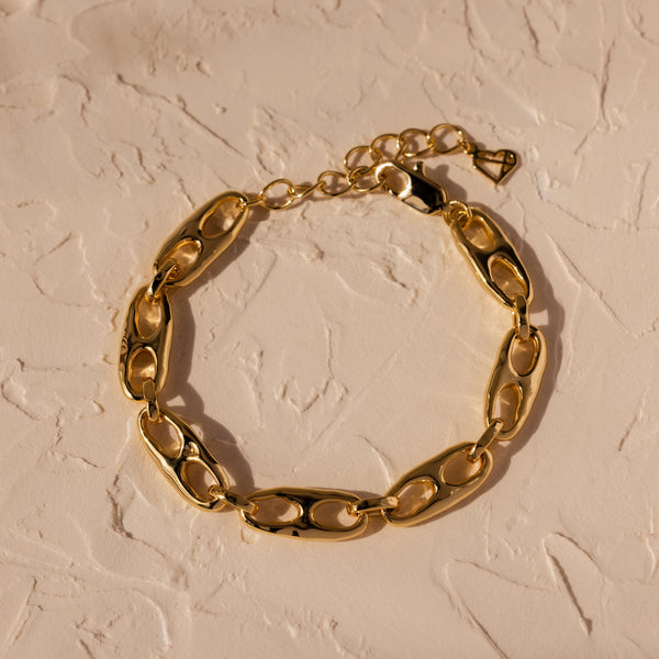 Bold Organic Mariner Chain Bracelet in 18K Gold | Caitlyn Minimalist