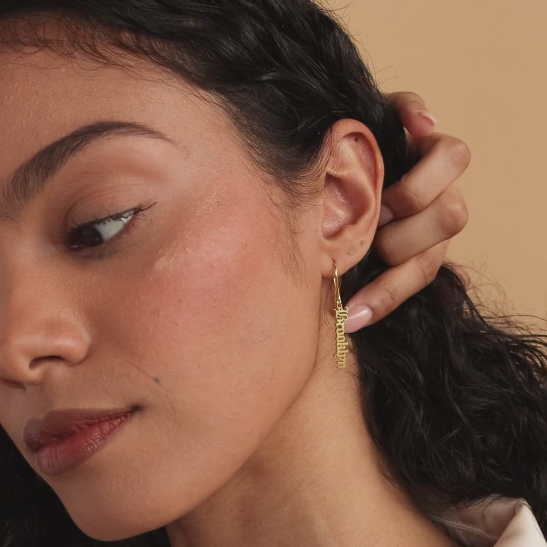 Pendientes con nombre colgantes en inglés antiguo