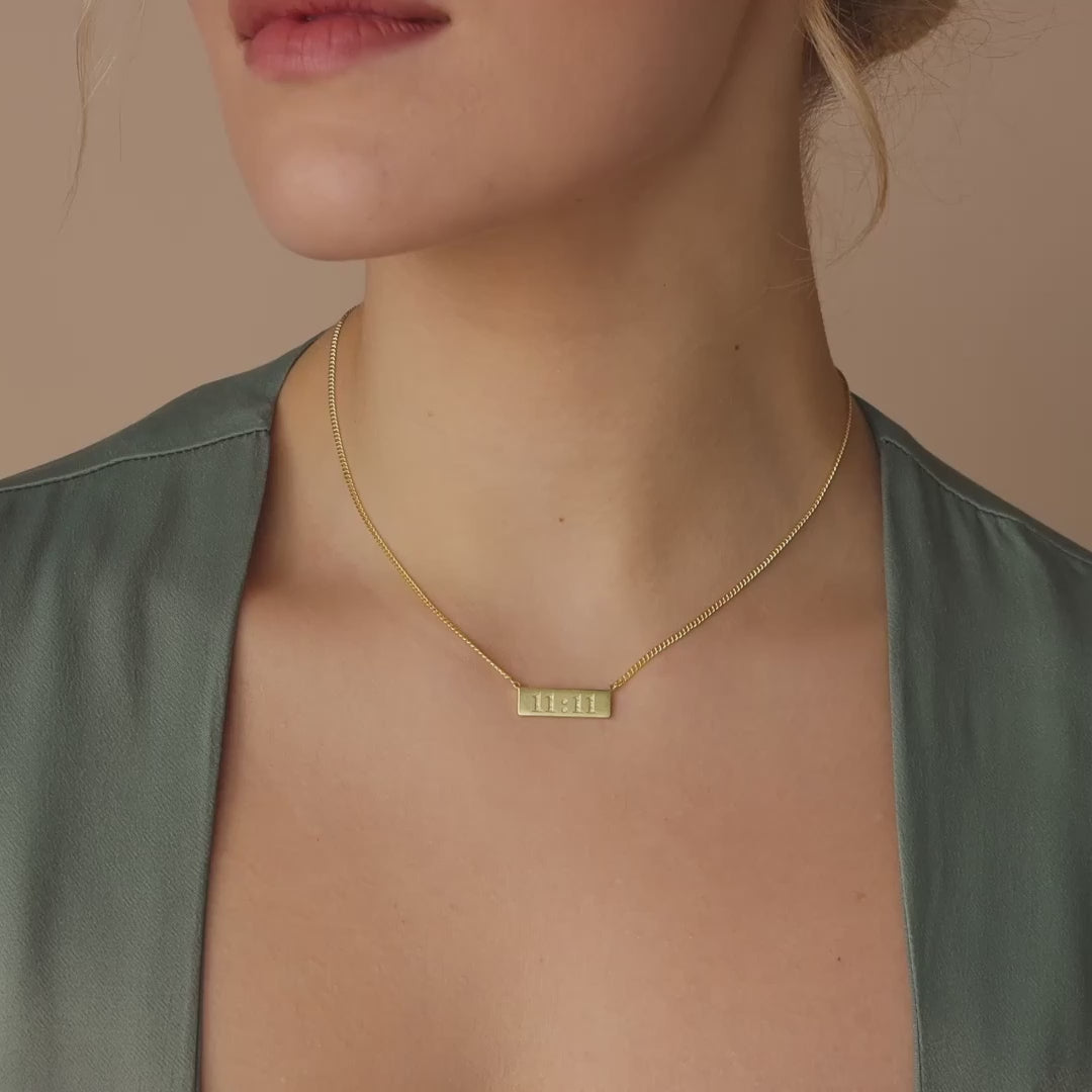 Dainty Bar Name Necklace