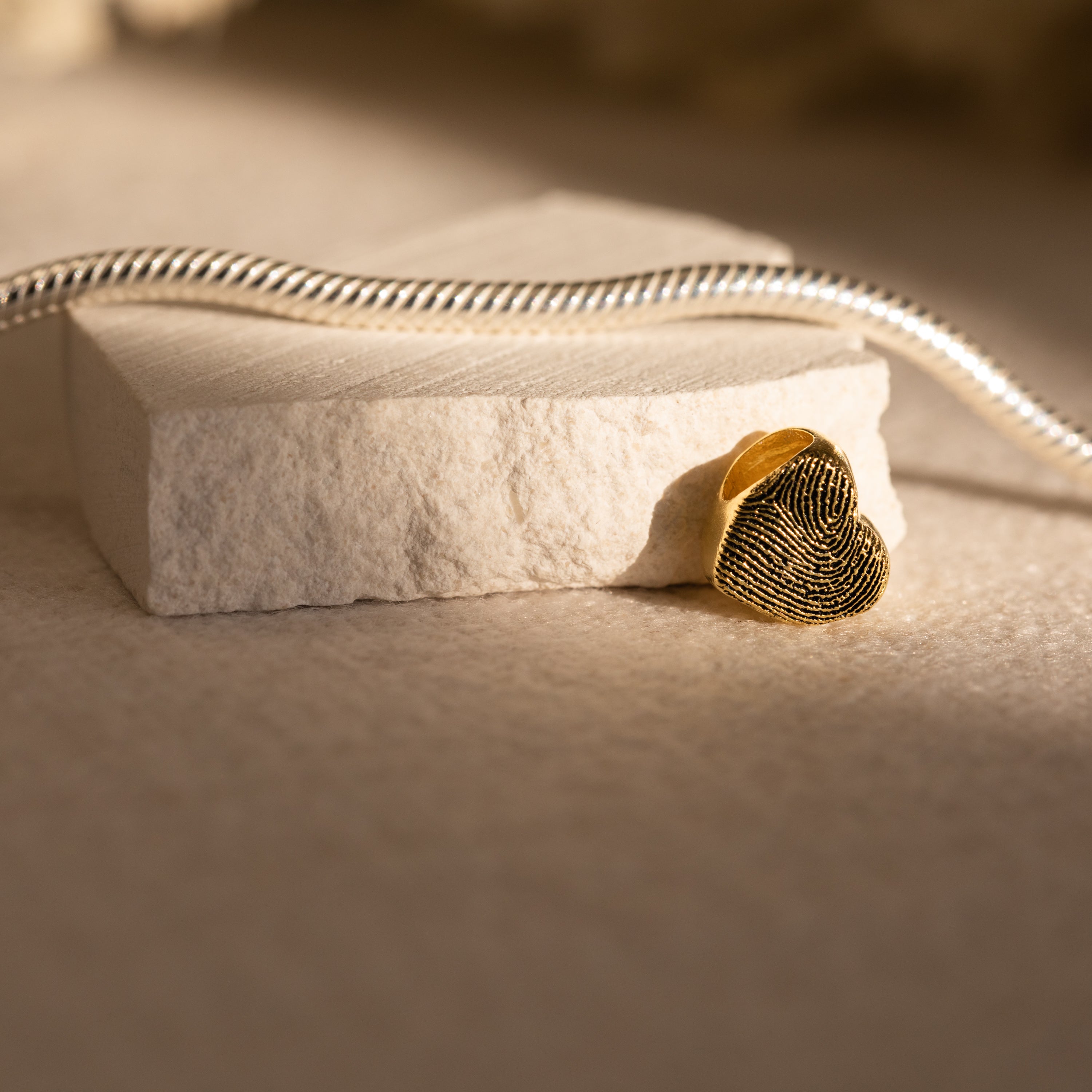 Charme de coeur d'empreinte digitale 