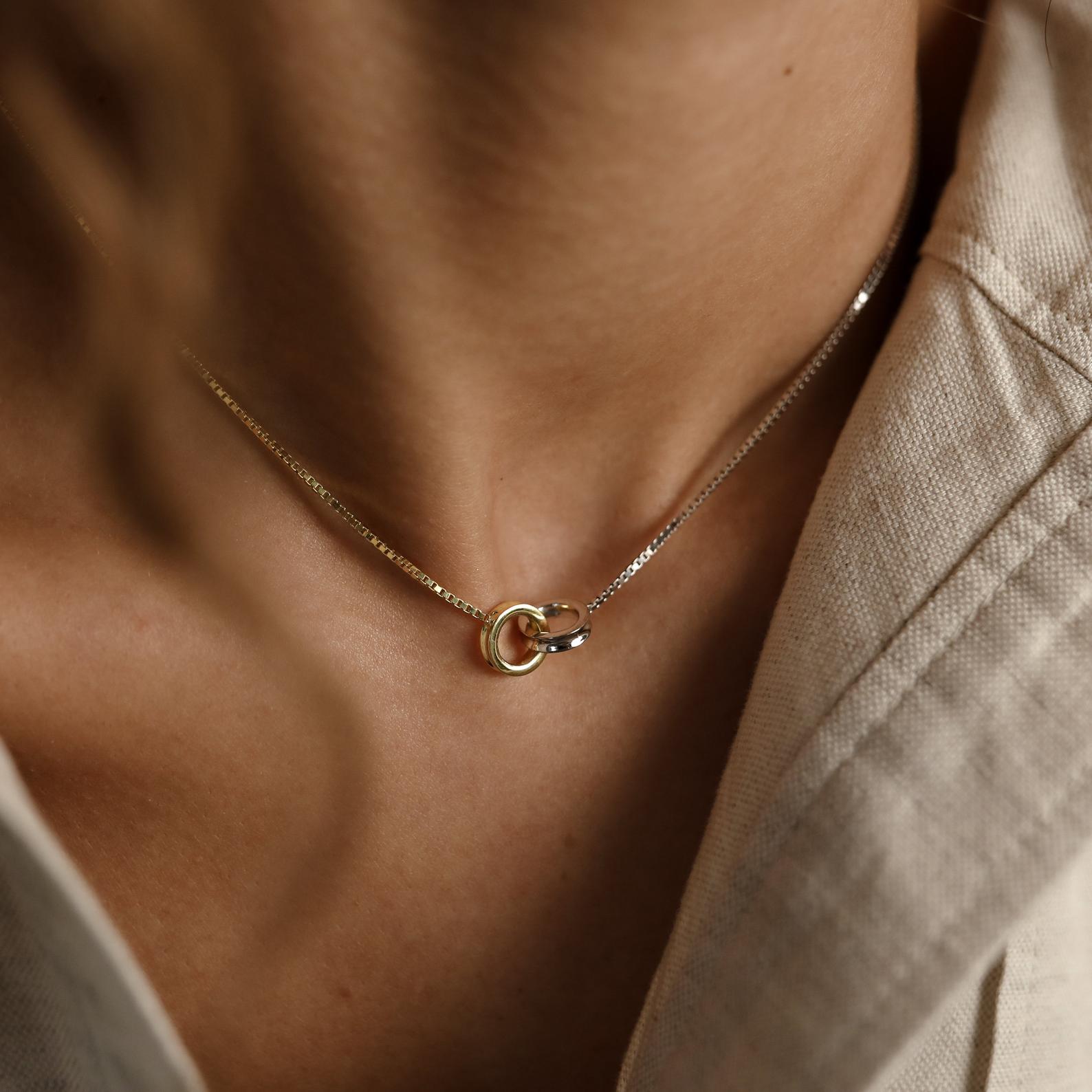 Linked Circle Pendant Necklace Gold | Pendant necklaces | Accessorize UK