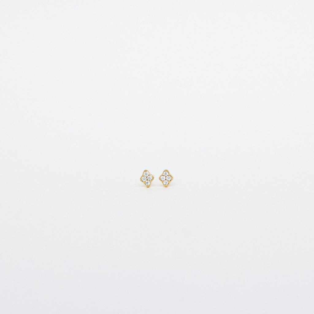 The Avery Geometric Diamond Studs feature a bold diamond shape, ideal for adding a modern touch to any outfit.
