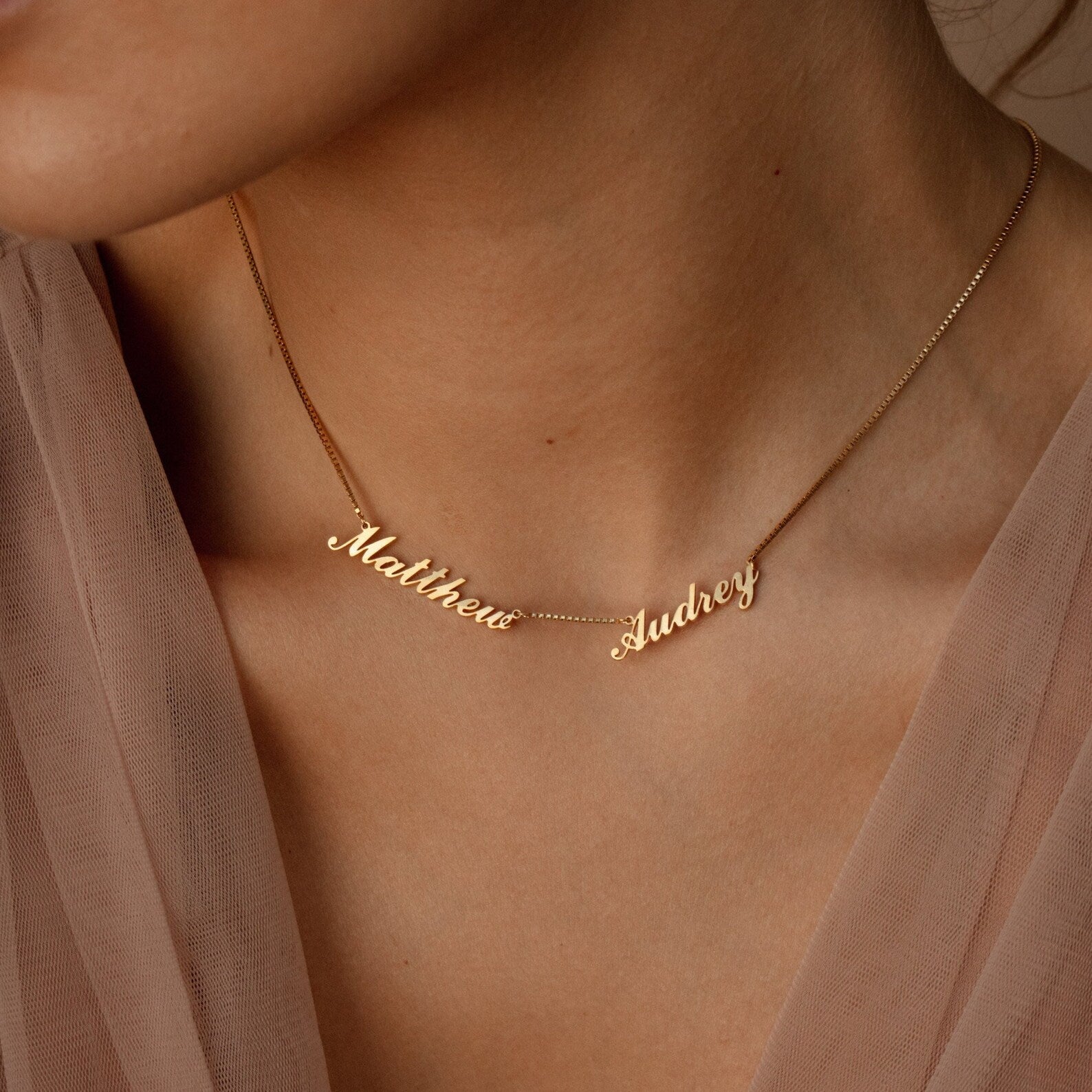 Carrie Multiple Name Necklace in Box Chain