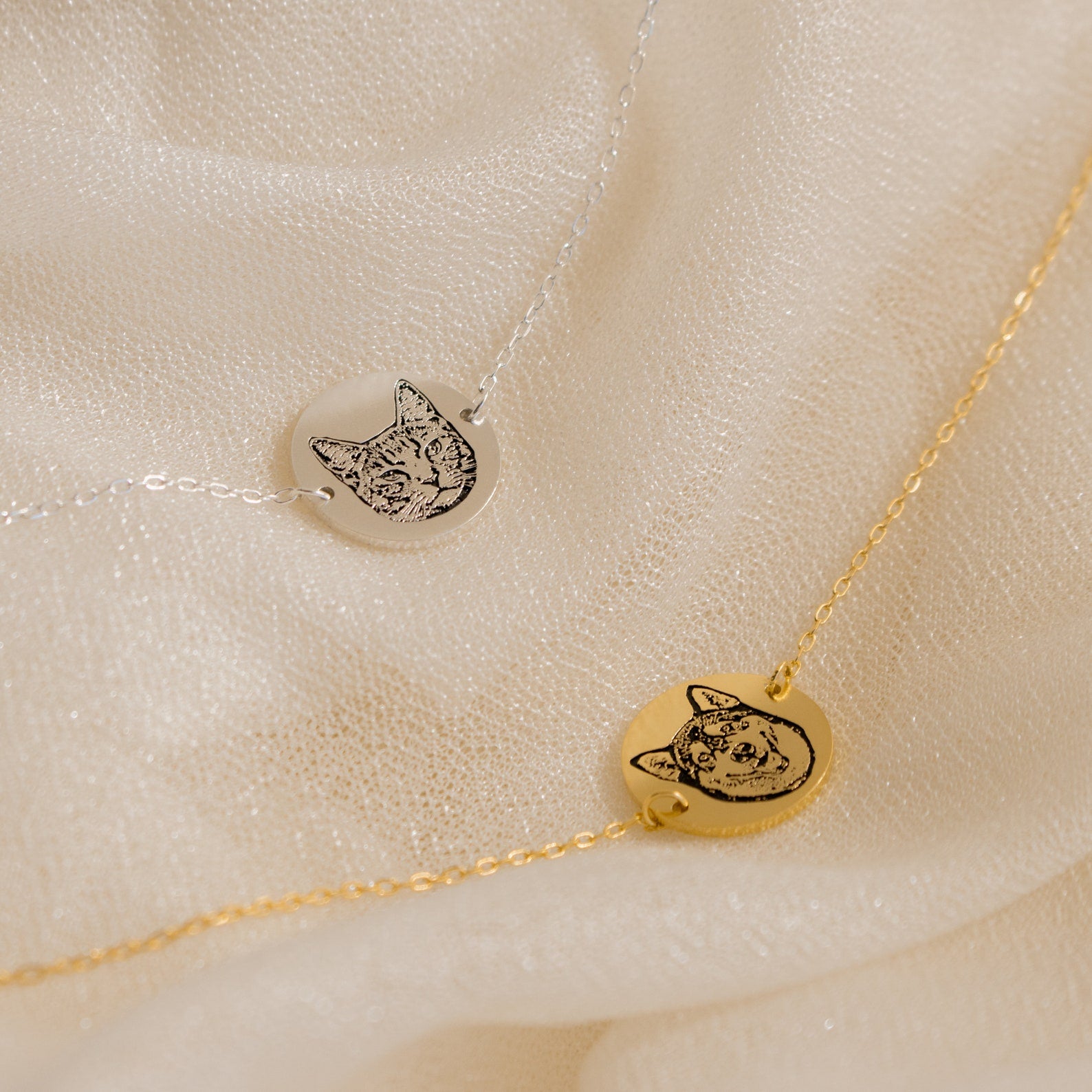 The Pet Portrait Disc Bracelet, engraved with a cat face, is perfect Pet Jewelry for cat lovers. Available in silver and gold, this thoughtful Memorial Gift helps you cherish your furry friend's memory.