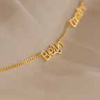 Preppy Multiple Name Necklace in Curb Chain, featuring “Evelyn” in a youth-inspired font, beautifully displayed on a light fabric background.