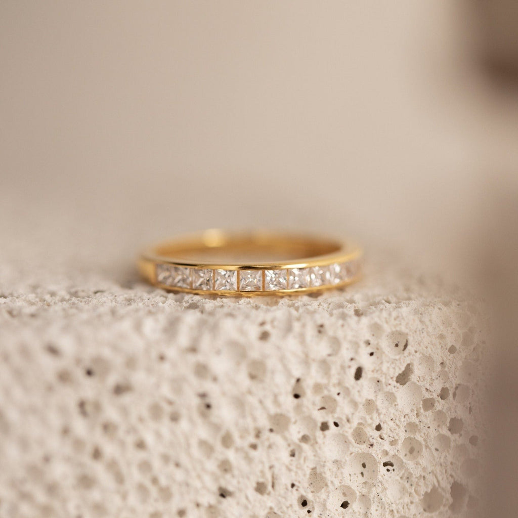 Evermore Diamond Band in 18K gold with a row of rectangular-cut pave diamonds.
