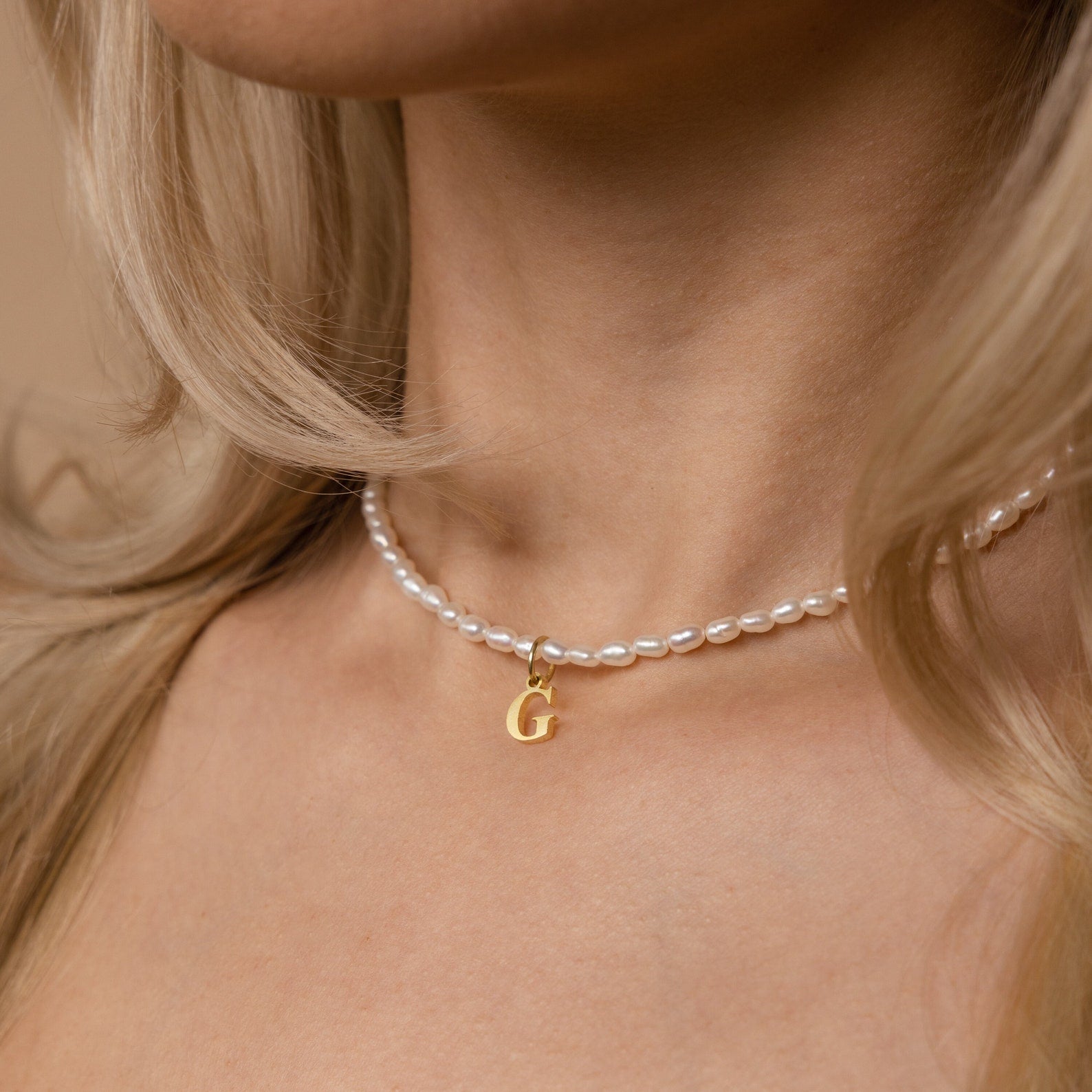Custom Dainty Pearl Initial Necklace | Caitlyn Minimalist 18K Gold / 12mm / 16 Inches